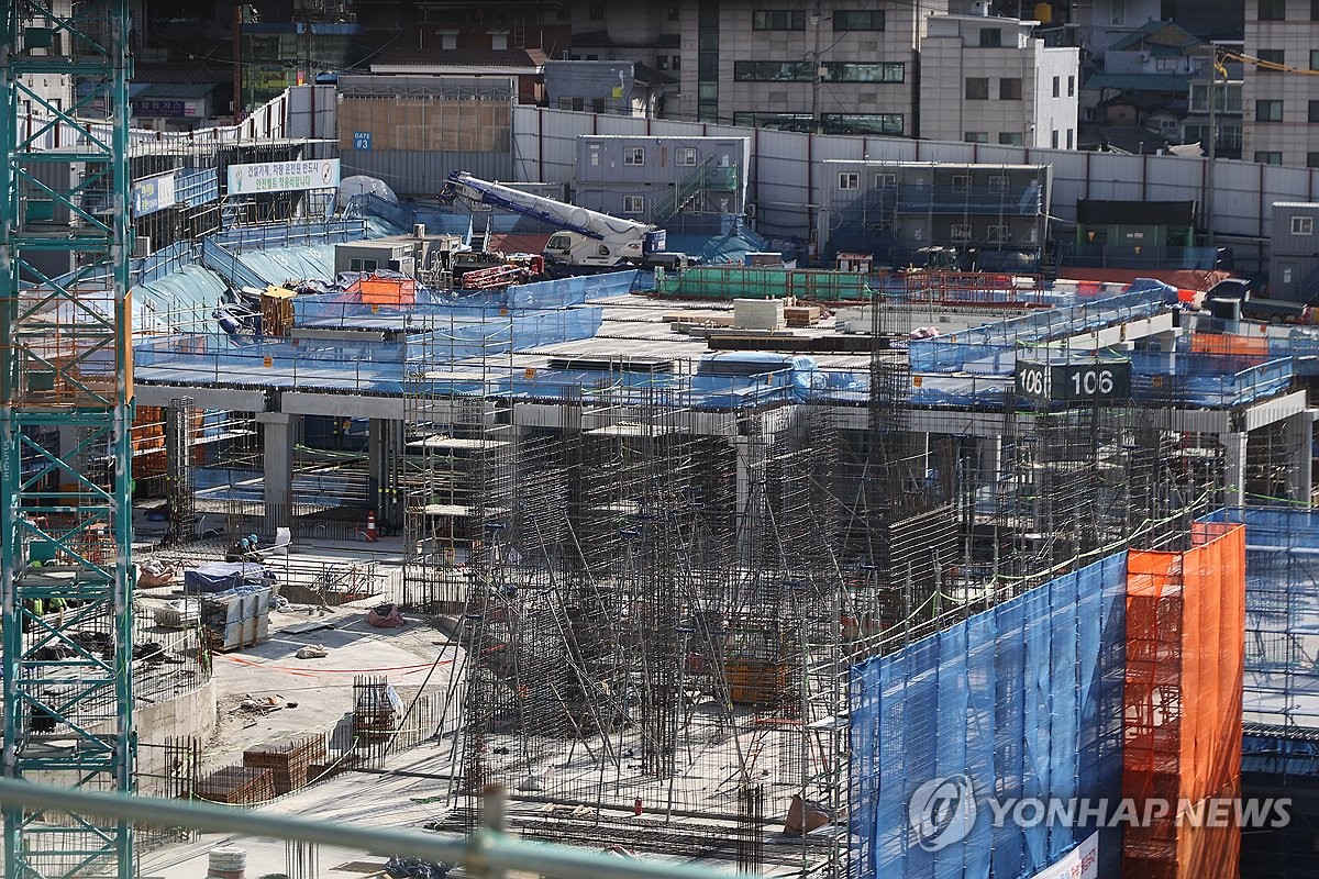 가계 덮친 건설업 한파…작년 3분기 근로소득 3%↓ '최대 낙폭'