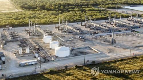 [뉴욕유가] 파월 경제 낙관론·러시아 제재 가능성…WTI 1%↑