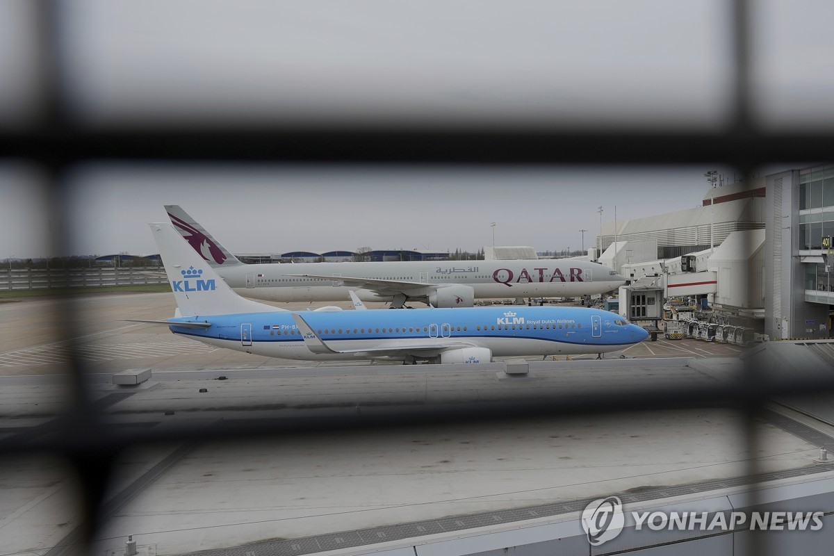 英공항 혼란 주말내 이어질듯…경찰 "징후없으나 대테러수사"